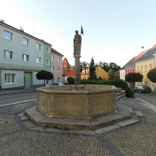 Kašna se sochou svatého Floriána v Kynšperku nad Ohří