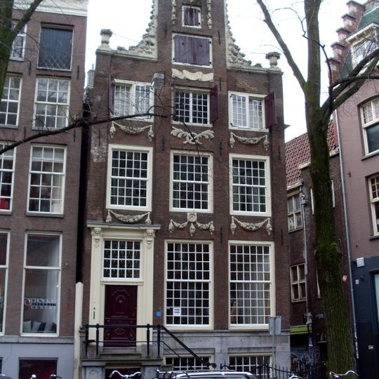 Hoekhuis met halsgevel