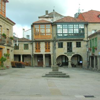 Leña Square