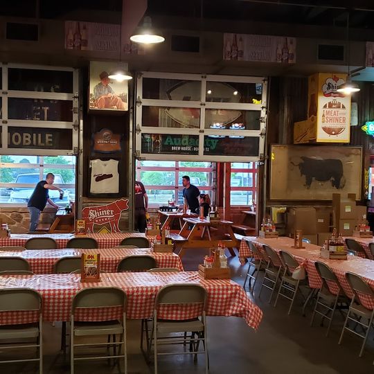 Rudy's "Country Store" and Bar-B-Q