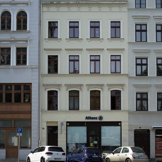 Wohnhaus in geschlossener Bebauung, mit Laden Elisabethstraße 3