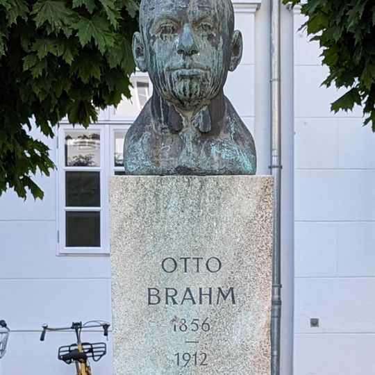 Büsten Otto Brahm und Max Reinhardt