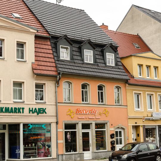 Wohnhaus in geschlossener Bebauung St.-Georgen-Straße 9