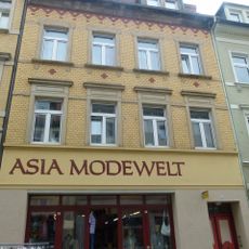 Mietshaus mit Laden in geschlossener Bebauung Robert-Koch-Straße 32