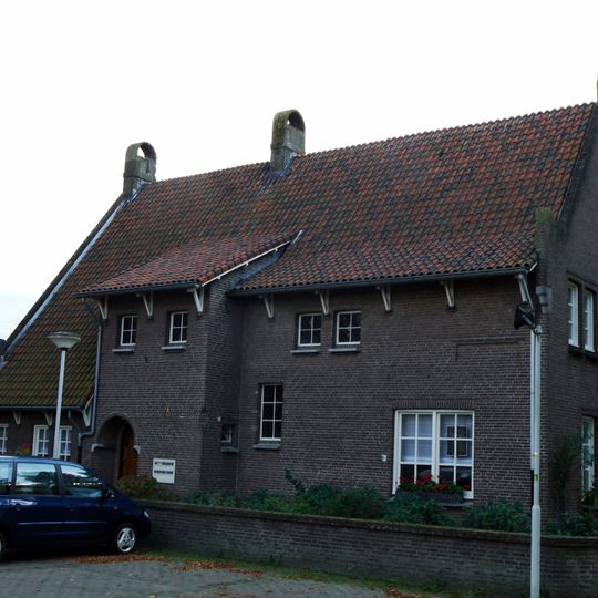 Pastorie van de Sint Bernadettekerk, Spoordonk
