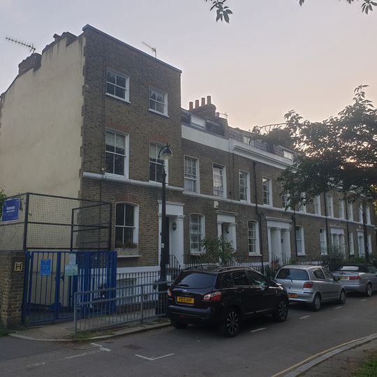20, Hanover Gardens Se11