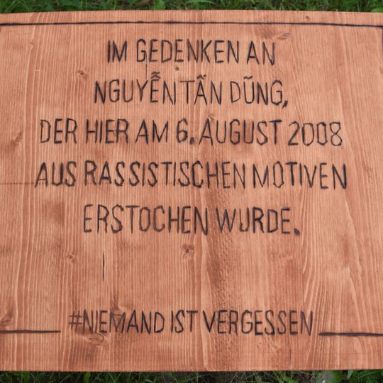 Gedenktafel für Nguyễn Tấn Dũng