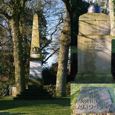 Ehrendenkmal für die Gefallenen der drei Kriege 1870/71, 1914-1918 und 1940-1945.