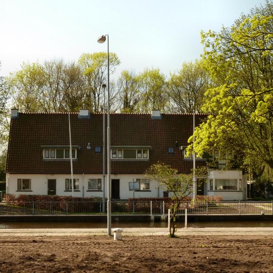 Sluiswachterswoningen bij schutsluis Hengelo