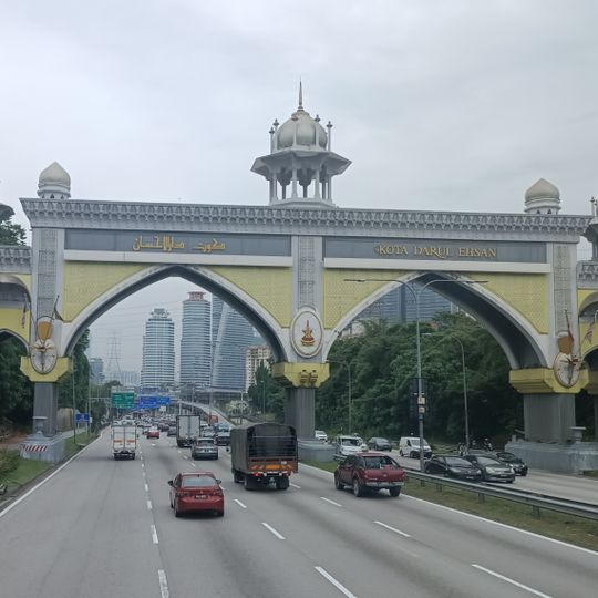 Kota Darul Ehsan Archway