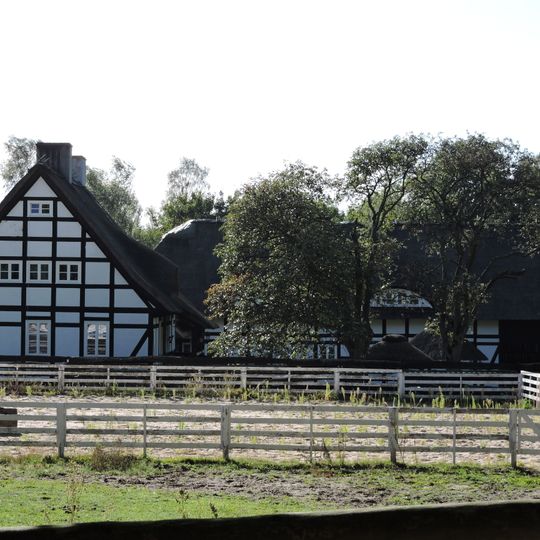 Dom z łącznikiem, szachulcowy