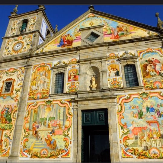 Conjunto formado pela Capela da Senhora do Bom Sucesso e imóvel adjacente do princípio do século XVIII