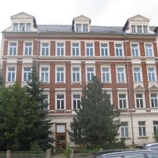 Mietshaus in geschlossener Bebauung konzipiert, mit Vorgarten August-Bebel-Straße 11