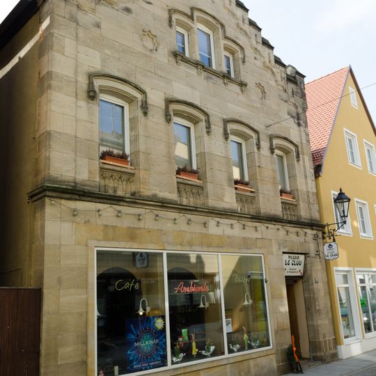 Wohn- und Geschäftshaus