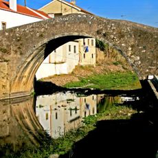 Ponte antiga em Cheleiros