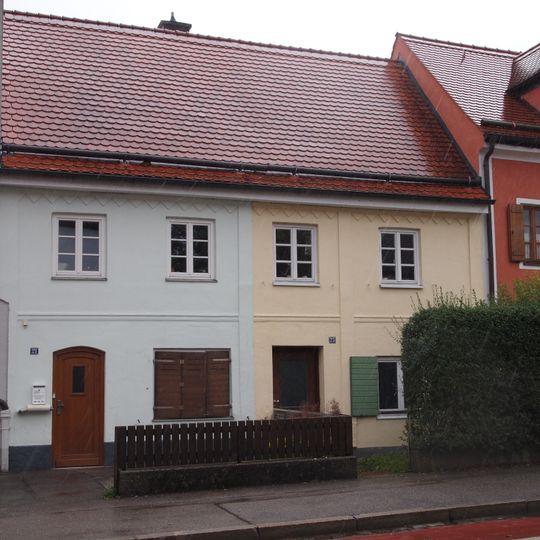 Ehemaliger Teil eines Bauernhauses, jetzt Doppelhaus mit Nr. 23