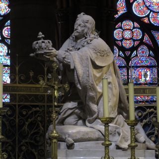 Louis XIII kneeling