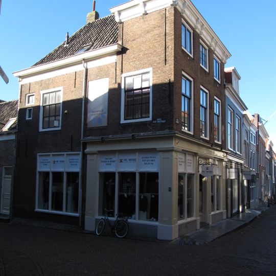 Huis met gepleisterde gevel