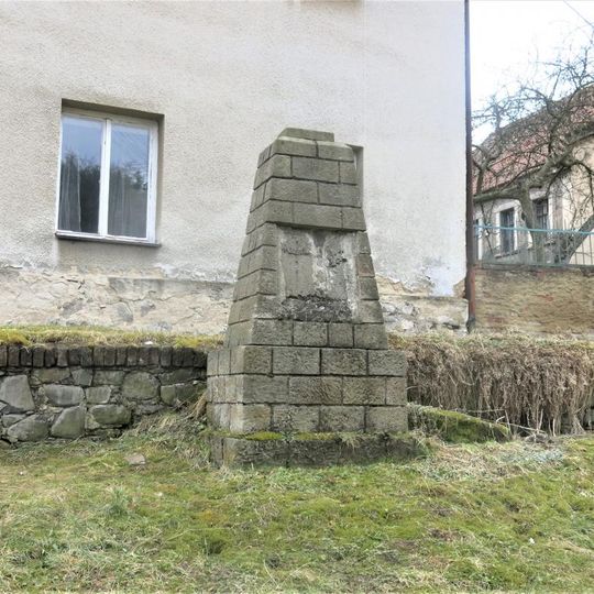 Pomník padlým v 1. světové válce na návsi v Podlešíně