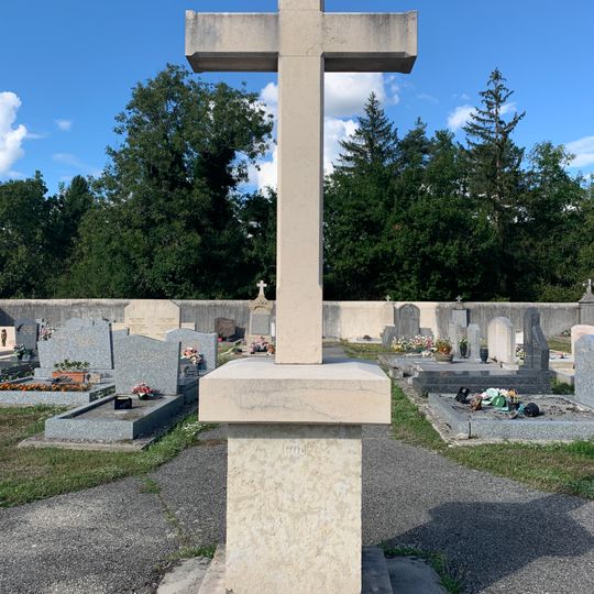 Cemetery cross of Samognat