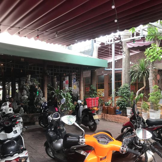Mars Venus Restaurant - Garden in Island