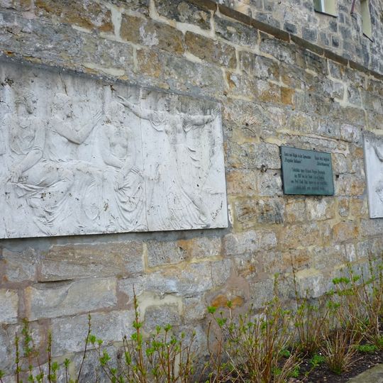 Zwei Reliefplatten mit Darstellungen aus Wagner-Opern