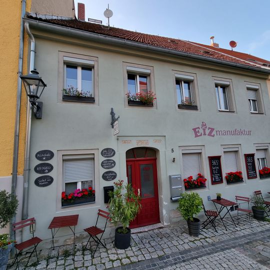 Wohnhaus in geschlossener Bebauung Schloßstraße 5