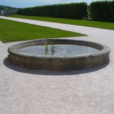 Kašna u brány do zahrady špitálu v Kuksu