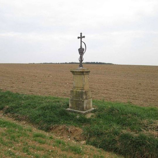 Kříž jižně od Hedčan