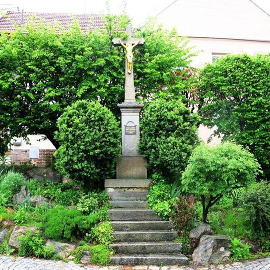 Kříž v ulici Pod Kaštany v Bystřici nad Pernštejnem