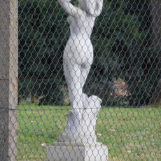 Statue of a woman in Záběhlice castle park