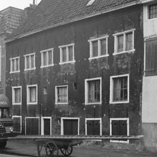 Achterhuis van de nrs. 2 en 4 onder gelijk zadeldak