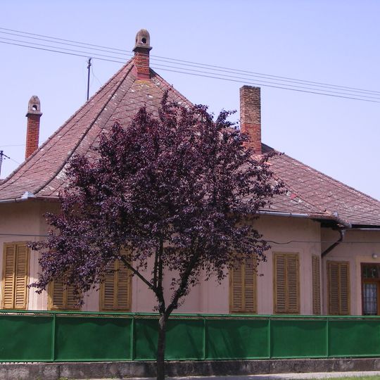 Kostol sv. Ladislava s areálom, fara