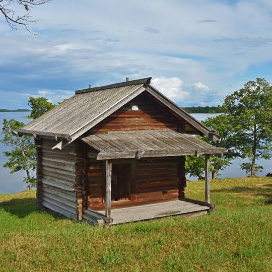 Амбар Пахомова из деревни Остров