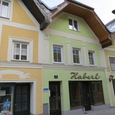 Wohn- und Geschäftshaus