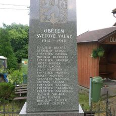 Pomník padlým v 1.světové válce v osadě Dlouhý