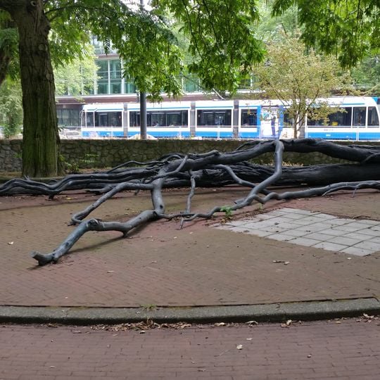 Monument Walraven van Hall