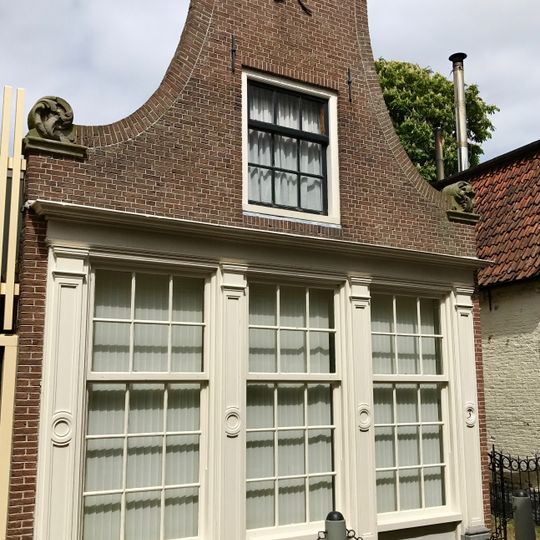 Pandje met klokgevel