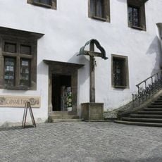 Kříž v Kostelní ulici v Českém Krumlově