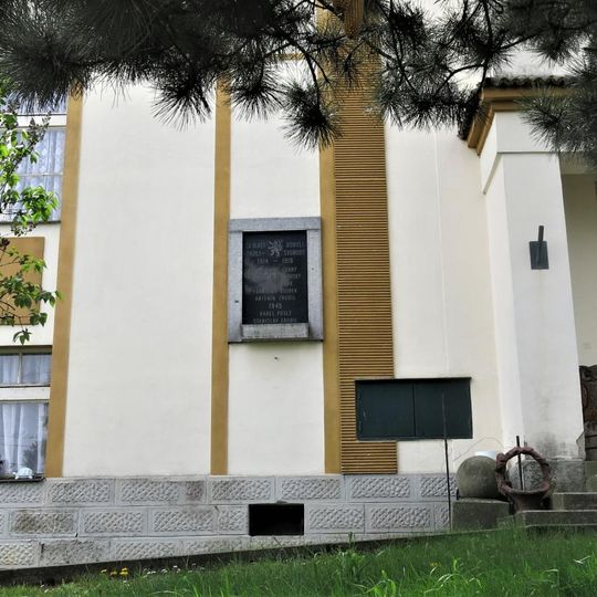 Pamětní deska padlým na budově obecního úřadu v Kovanci
