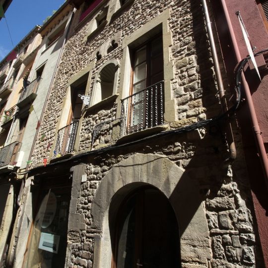 Façana de l'habitatge al carrer Cardona, 7