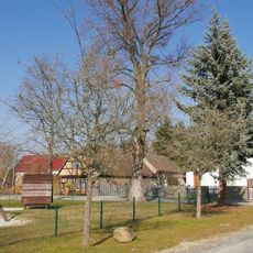 Naturdenkmal Bergulme am Kinderspielplatz in Dreska