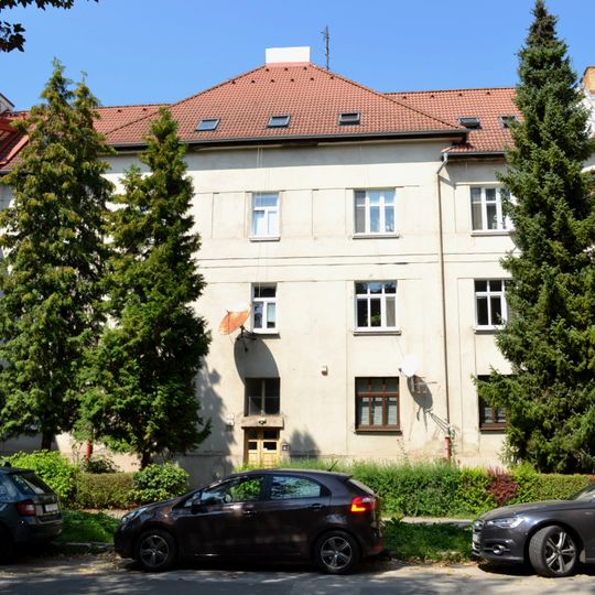 Malá Praha, železničiarske domy, dom bytový-sekcia III.