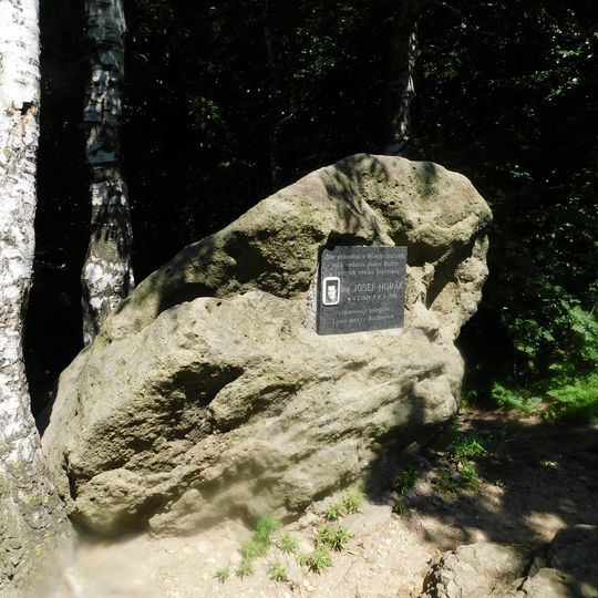 Pamětní deska Josefa Horáka u rozhledny Brdo