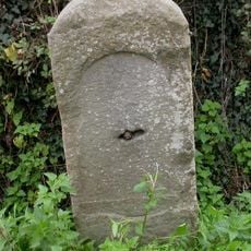 Milestone, Riddle Street