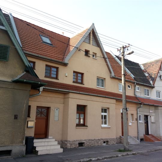 Zamestnanecká kolónia, dom bytový