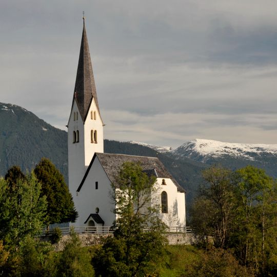 Alte Pfarrkirche hll. Petrus und Paulus und Friedhof