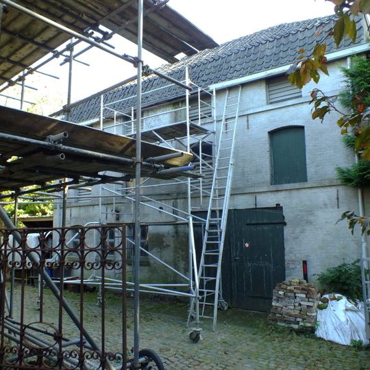 Tweede fabrieksgebouw en aan zuidoostelijke gevel machinehuis