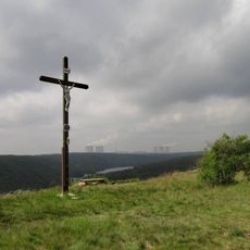 Dřevěný kříž v Mohelně na okraji stepi