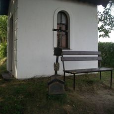 Kříž u kapličky západně od Mutěnína